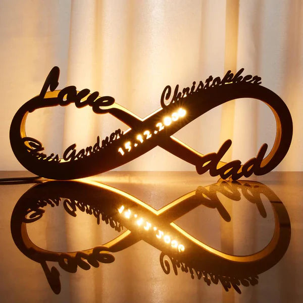 Lampada personalizzata da scrivania in legno incisa Luce notturna con nome personalizzato Insegna luminosa Infinity Love per lei