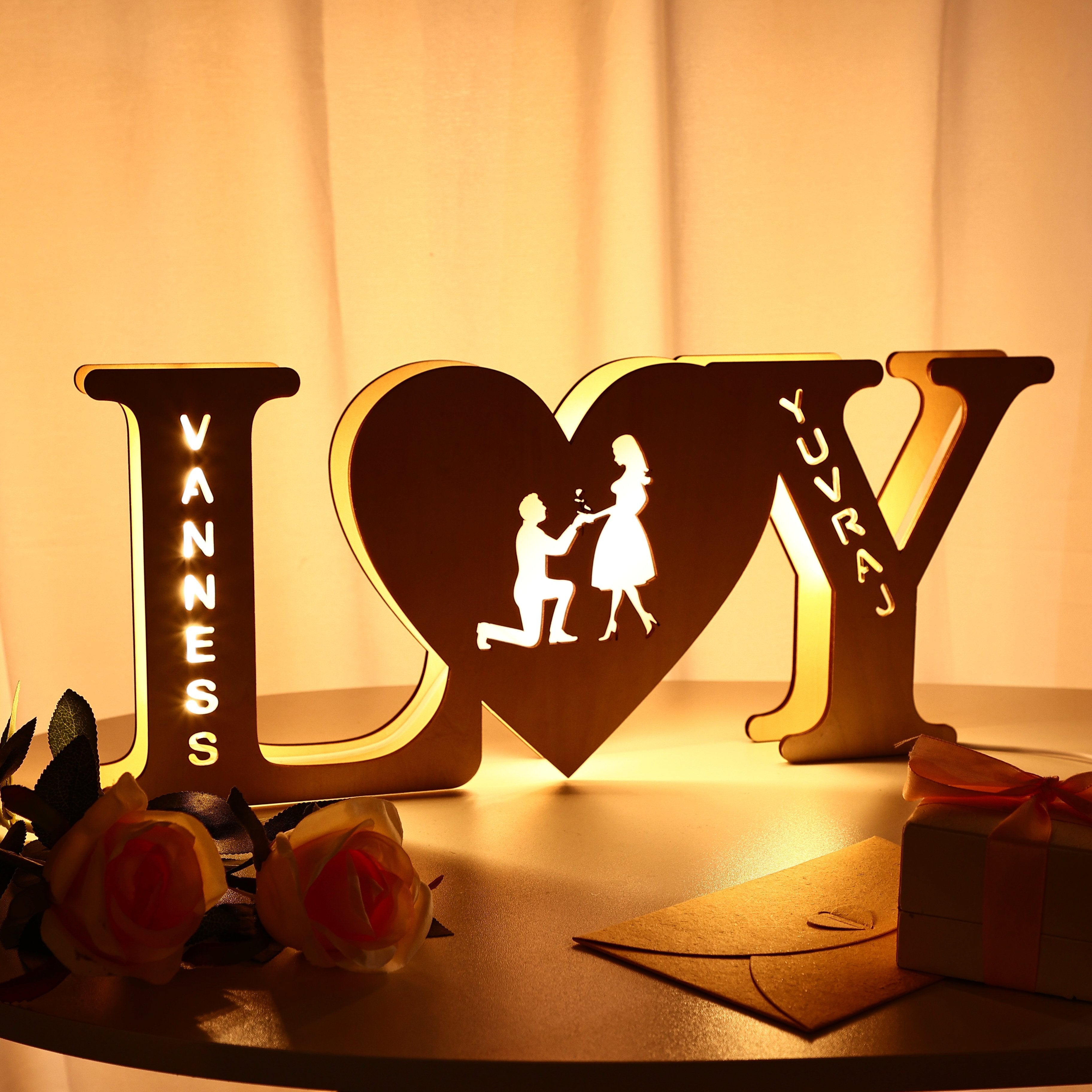Lampada personalizzata in legno inciso con lampada da lettera personalizzata, regalo per lei