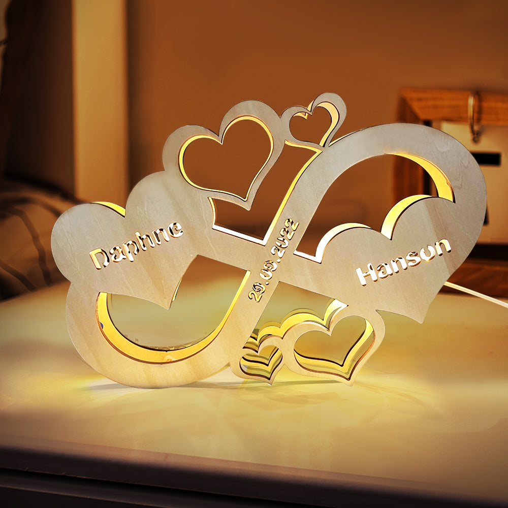 Lampada personalizzata a forma di cuore infinito con nome inciso personalizzato, luce notturna in legno per l'amante